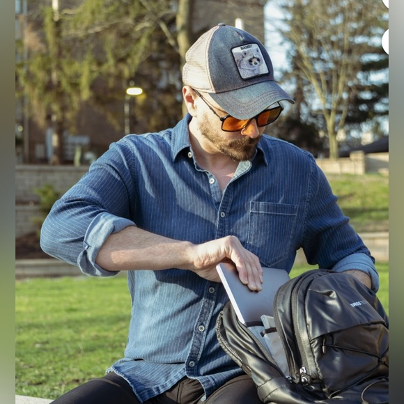 Swiss Tech Unisex Bungee 20 Liter Backpack for School or Work, Black - Picture 10 of 12